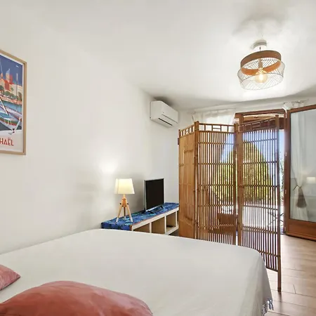 - La Colline Saint-Raphaël