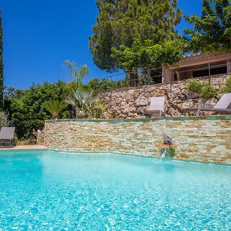 - La Colline Villa Saint-Raphael (Var)