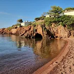 - La Colline Сен-Рафаель