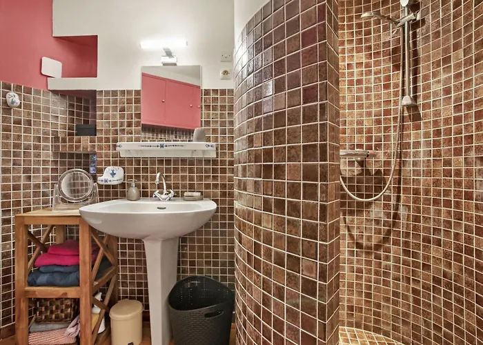 - La Colline Villa Saint-Raphaël