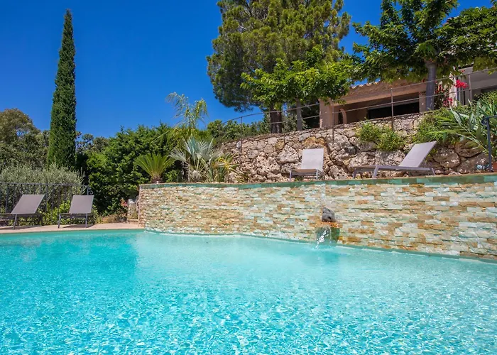 - La Colline וילה Saint-Raphaël